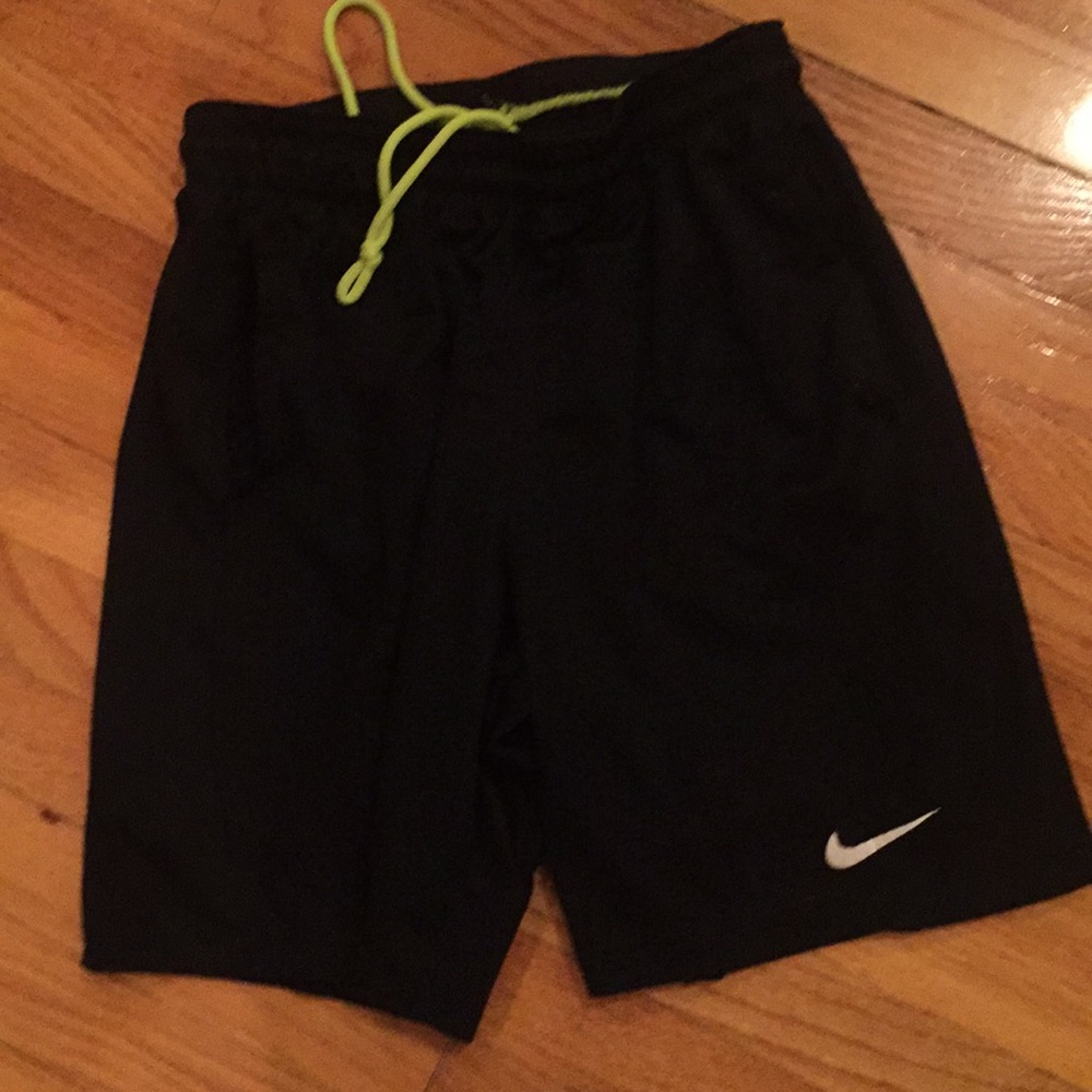 Nike athletic Shorts. Black. Size M.